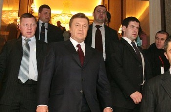 Олигархи подарили Януковичу ночь верности