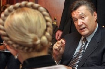 Янукович сохраняет лицо, оправдывая Юлю?