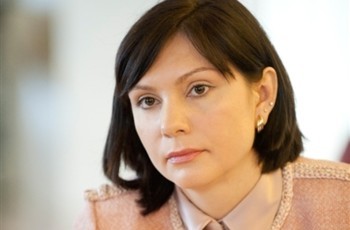 Елена Бондаренко: К Президенту, получается, через забор лазать можно, а к остальным – нет