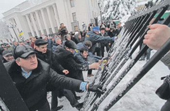 Тягнибок может победить Януковича