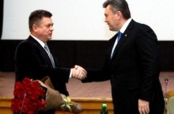 Янукович запустил мажоритарную карусель
