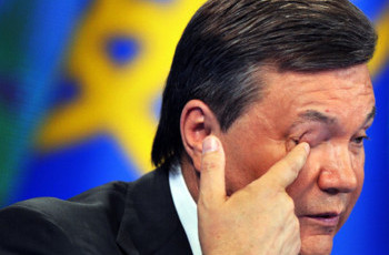 Януковичи показали деньги народу