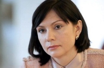 Елена Бондаренко: Увольнять Азарова – это «лепить крайнего»