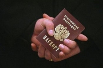 Паспорт в зубы. Крымчан делают россиянами