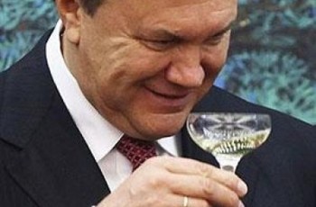 «Разве у него сегодня День рождения?», или Как теперь поздравляют Януковича