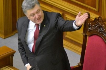 «Он на глазах превращается в Януковича». Как Порошенко напугал Раду