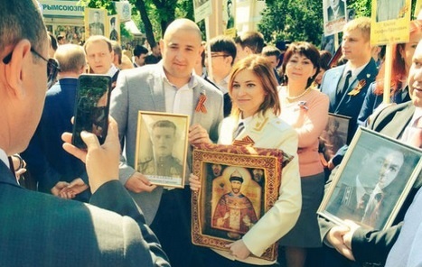 «Прокурорша» Поклонська вийшла на Парад Перемоги з іконою царя Миколи ІІ