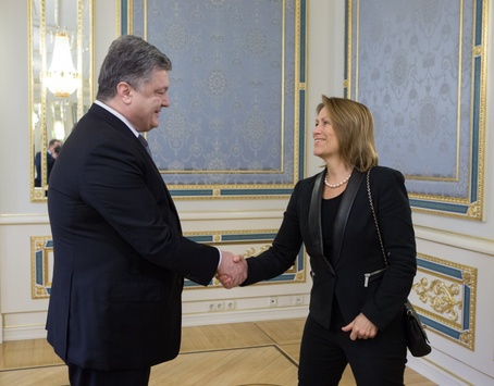 Порошенко обговорив із заступником Генсека ООН питання відновлення Донбасу