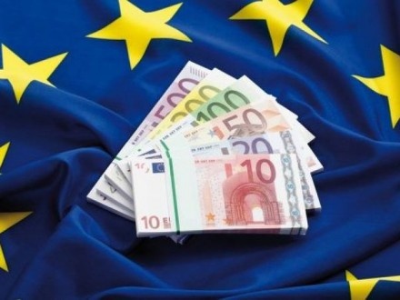 ЄС погрожує припинити фінансування програм реформ в Україні