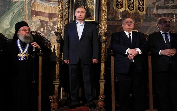 По стопах Януковича: соцмережі висміяли візит Путіна в Афон