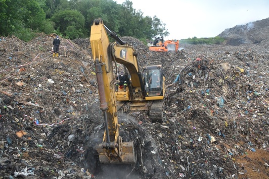 Пошукові роботи на львівському сміттєзвалищі знову тимчасово припинені