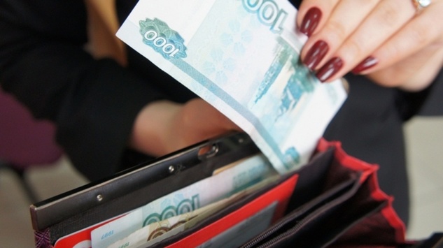 В окупованому Криму бюджетникам урізають зарплати