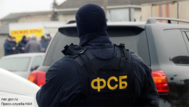 В Криму ФСБ увірвалася з обшуком до матері українського волонтера
