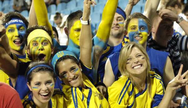 350 українських фанатів прибули у Лілль на матч між Україною та Німеччиною