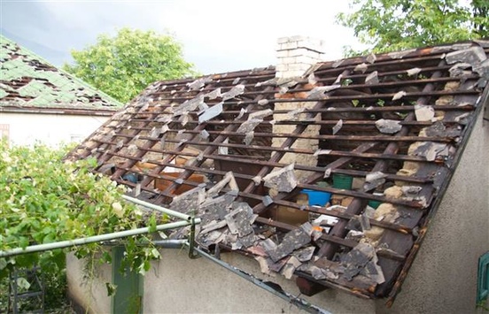 На заході України негода пошкодила понад 6,35 тис. покрівель будівель
