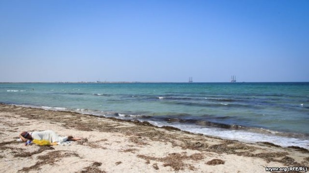 Російські екологи: в окупованому Криму  70% неочищених стоків зливаються біля пляжів 