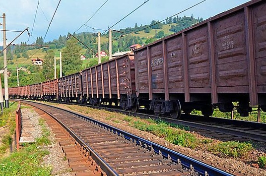 Україна відновила залізничні вантажні перевезення з окупованим Донбасом