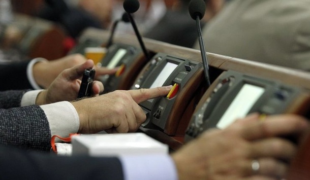 Депутати проголосували за зняття недоторканності, затримання та арешт Онищенка