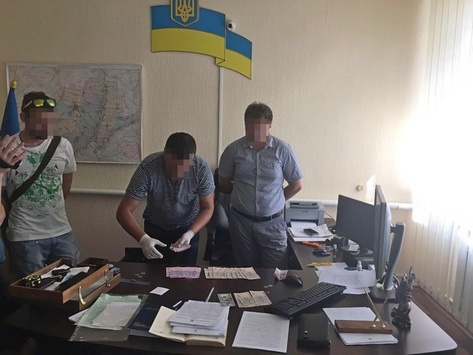 На Харківщині працівники прокуратури попалися на хабарі 