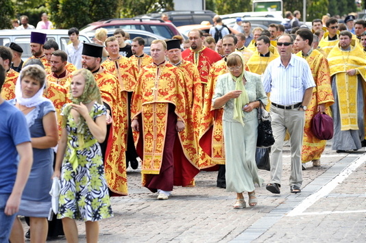 На Володимирській гірці вже перебувають понад 700 вірян