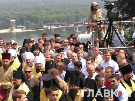 Хто з відомих політиків засвітився на молебні московської церкви у Києві