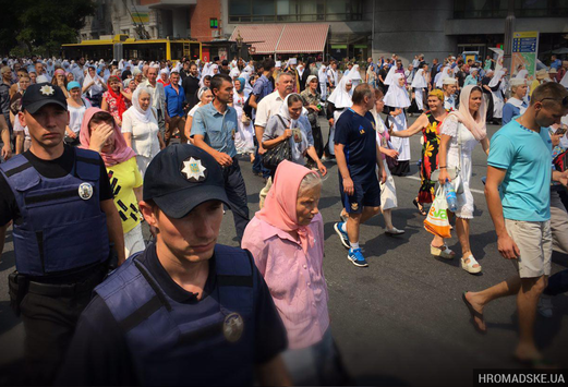Поліція нарахувала приблизно 12-13 тисяч учасників хресного ходу московської церкви