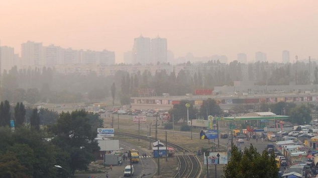 У Києві через спеку і забруднення атмосферного повітря, обмежили рух транспорту