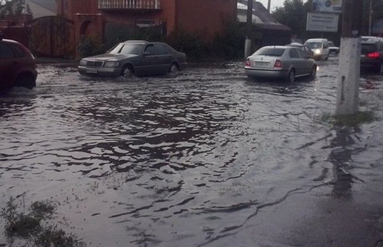 Центр Житомира затопила сильна злива