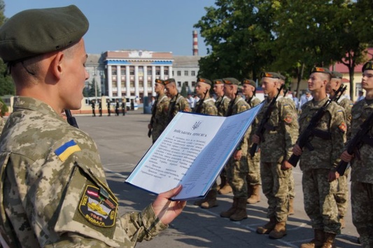 Турчинов розповів, чому Україна не відмовиться від призову в армію 
