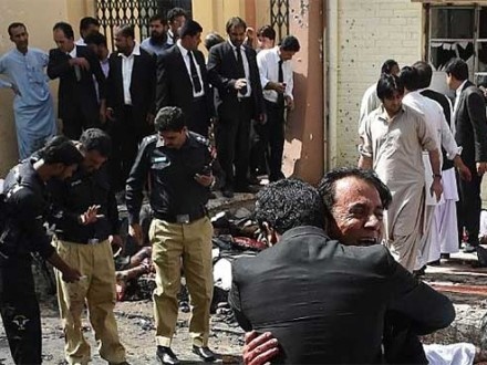 Терорист підірвався в лікарні Пакистану. 52 людини загинуло