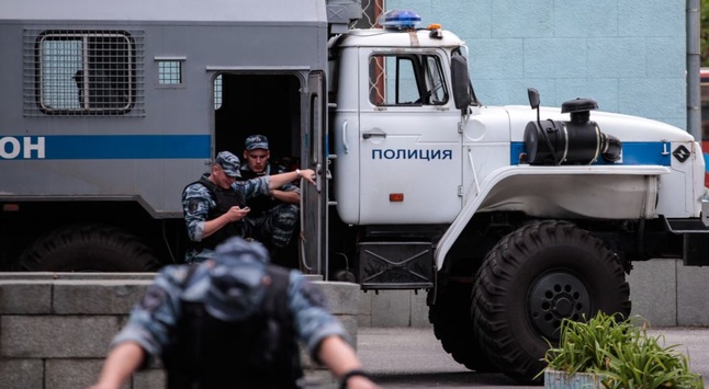 Озброєні російські силовики перевіряють автобуси на блокпостах в окупованому Криму, - очевидці