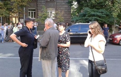 Савченко передала Порошенку лист з вимогою прискорити звільнення військовополонених