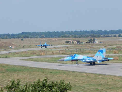 Фоторепортаж з підготовки льотчиків Миргородської бригади тактичної авіації