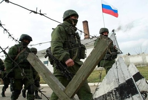 Активісти нарахували 30 російських танків біля лінії окупації Криму