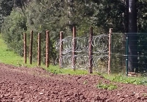 Росія будує паркан з колючим дротом на кордоні з Польщею, - ЗМІ