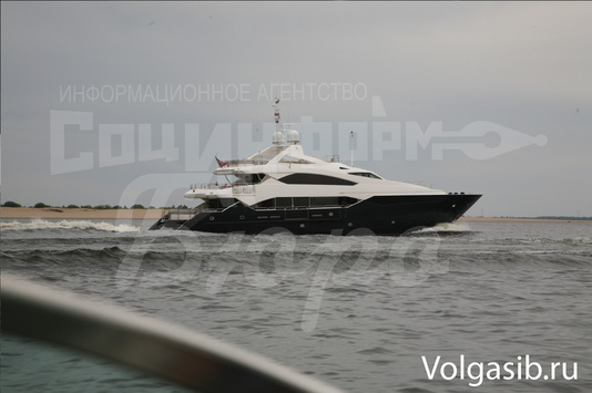 Янукович на яхті зі скандалом відвідав Волгоград