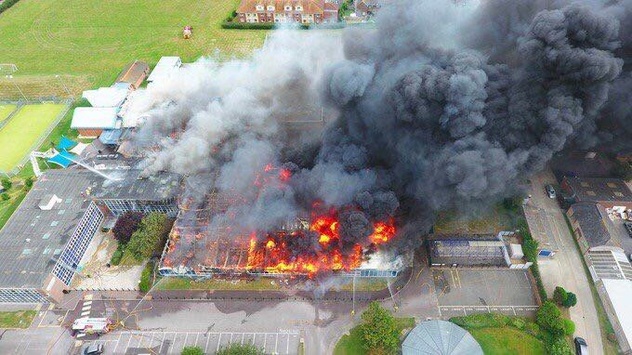 В школі у Великобританії сталася пожежа і пролунали кілька вибухів