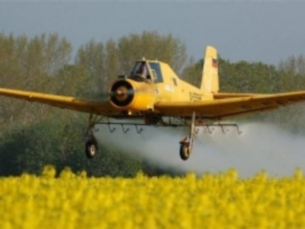 У Росії на Кубані літак вилив хімікати на будинки і городи 