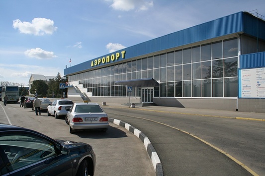 Аеропорт окупованого Сімферополя віддали другу Путіна