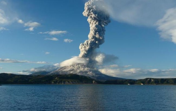 Влада Індонезії оголосила режим високої небезпеки через вулкани
