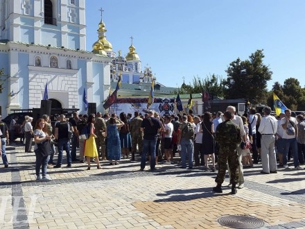 У Києві триває молебень за загиблими в Іловайській трагедії