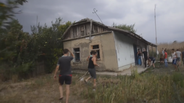 Поліція взялася охороняти житло ромів у Лощинівці від мародерів