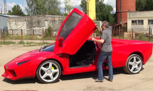 Конструктор ЛАЗу у гаражі за чотири роки власноруч зібрав Lamborghini Reventon