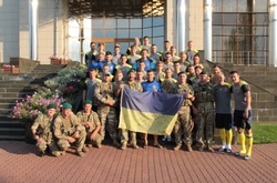 Футболісти збірної України отримали талісман від бійців АТО