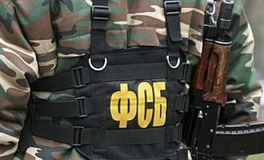 Російські силовики увірвалися до будинку кримськотатарської журналістки