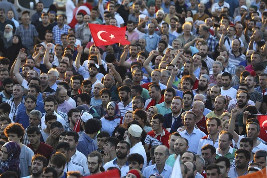 У Туреччині поліція водометами та газом розігнала акцію проти звільнення 11 тис. учителів