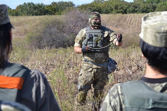 Фоторепортаж з практичних занять українських саперів у зоні АТО