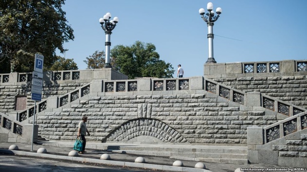 В центрі Києва відкрили відновлений оглядовий майданчик. Фоторепортаж