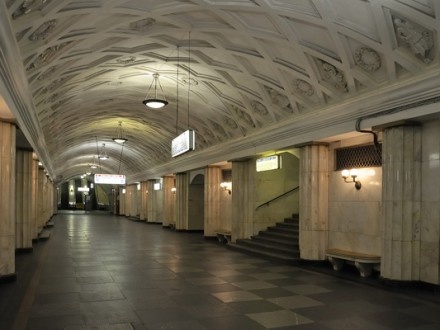На станції метро «Театральна» закриють перехід