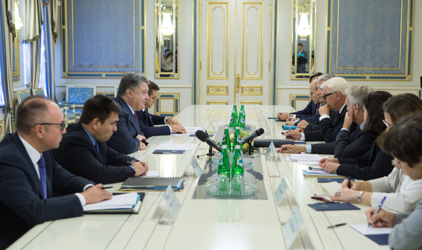 Порошенко закликав Францію та Німеччину не визнавати російські вибори у Держдуму